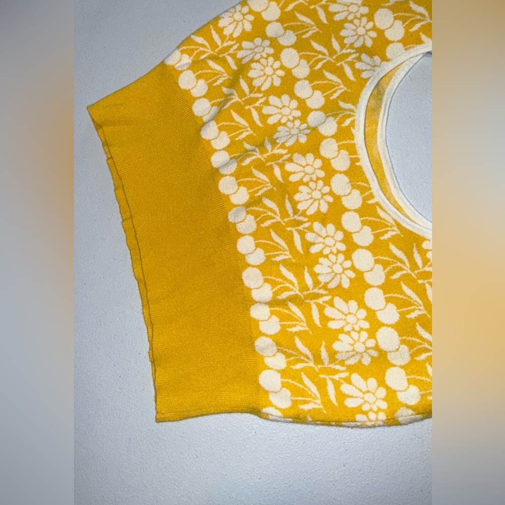 Maeve Anthropologie Yellow Floral Knit Top Open Back Tie Size L summer top 🍒 - Picture 5 of 9